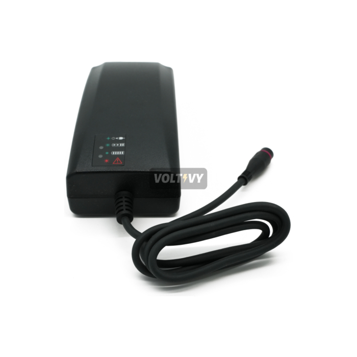 Achteraanzicht van de Alber Neodrives Z20 V8 RS lader. De oplaadindicator is zichtbaar.